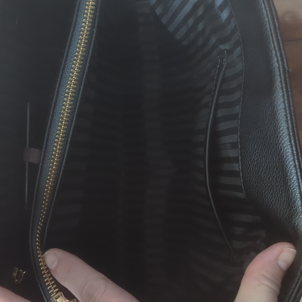 Victoria's Secret Pocketbook - Picture 6 of 13